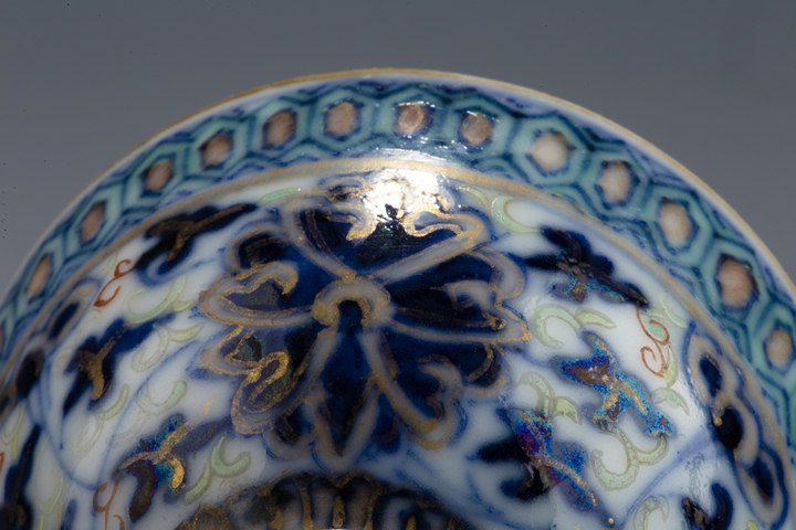 古玩陶瓷清晚·青花加彩纏枝蓮紋雞心杯真品鑒賞圖