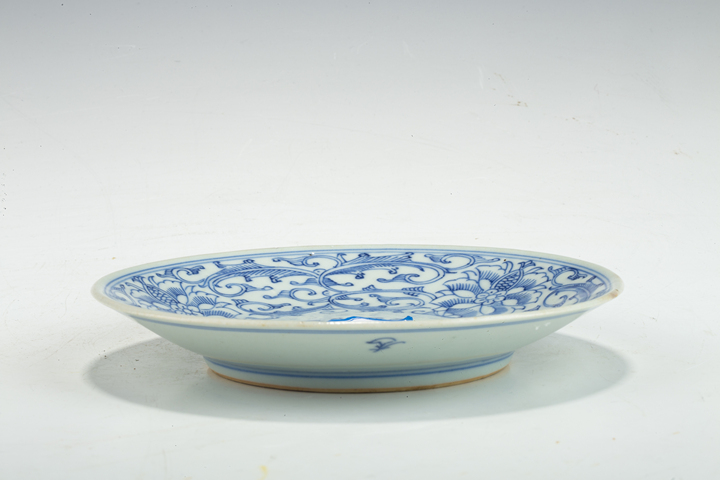 古玩陶瓷清中·青花線描纏枝花卉紋盤
真品鑒賞圖