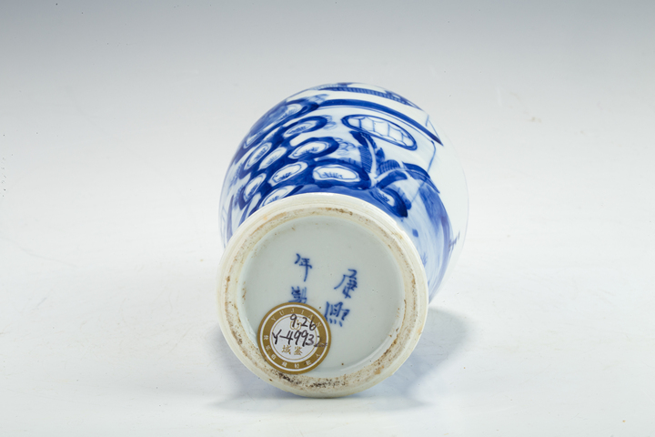 古玩陶瓷清晚·青花西廂記之張生跳墻紋雞腿瓶拍賣，當前價格0元
