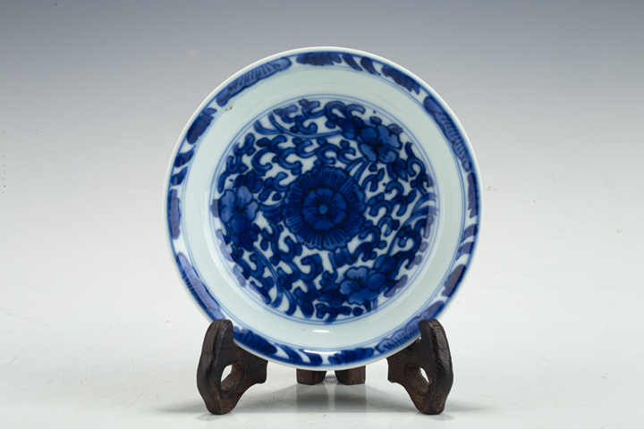 古玩陶瓷清康熙·青花纏枝花卉紋小盤(pán)拍賣(mài),當(dāng)前價(jià)格0元