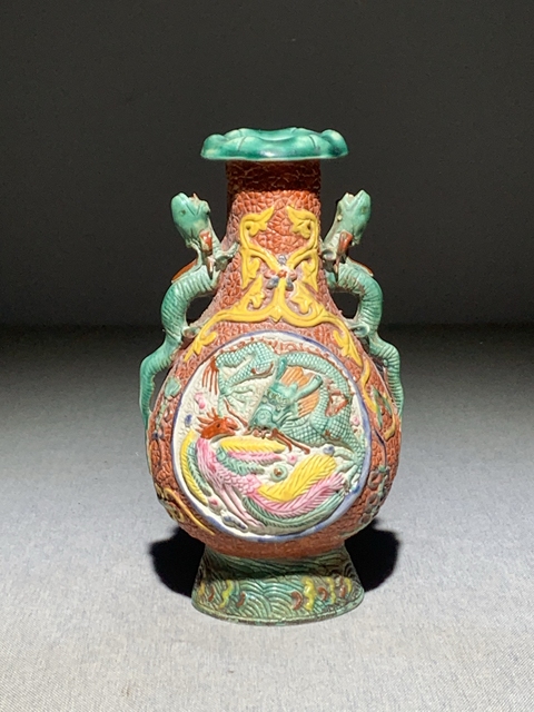 古玩陶瓷（全品）民國時期大清乾隆年制”寄托款粉彩浮雕堆塑龍鳳紋雙耳賞瓶高19cm拍賣，當前價格1398元