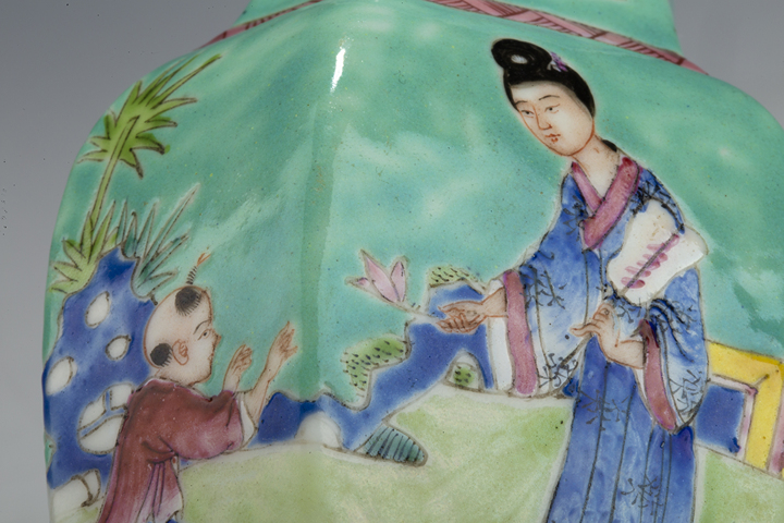 古玩陶瓷民國·粉彩仕女嬰戲紋六方瓶拍賣，當前價格0元