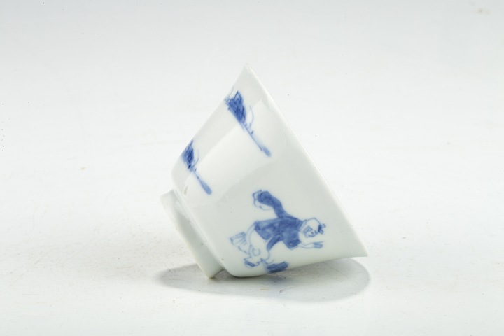 古玩陶瓷清康熙·青花仕女嬰戲紋杯拍賣，當前價格0元