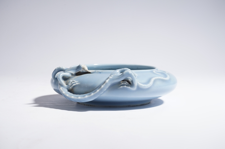 古玩陶瓷民國·天藍(lán)釉堆塑螭龍紋洗真品鑒賞圖