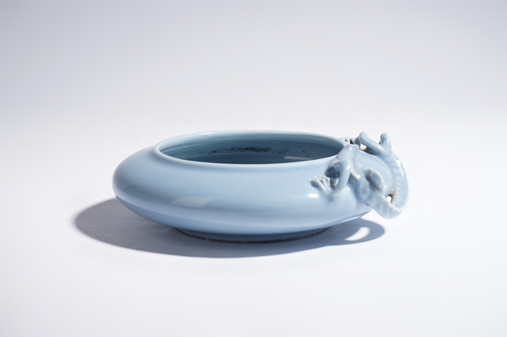 古玩陶瓷民國·天藍(lán)釉堆塑螭龍紋洗真品鑒賞圖