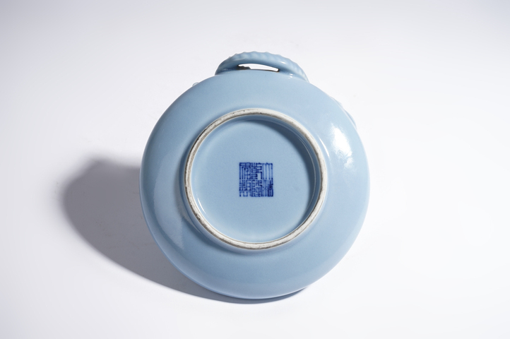 古玩陶瓷民國·天藍(lán)釉堆塑螭龍紋洗真品鑒賞圖