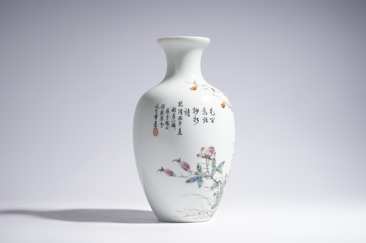 古玩陶瓷民國·“洪憲年制”粉彩花鳥詩文瓶真品鑒賞圖