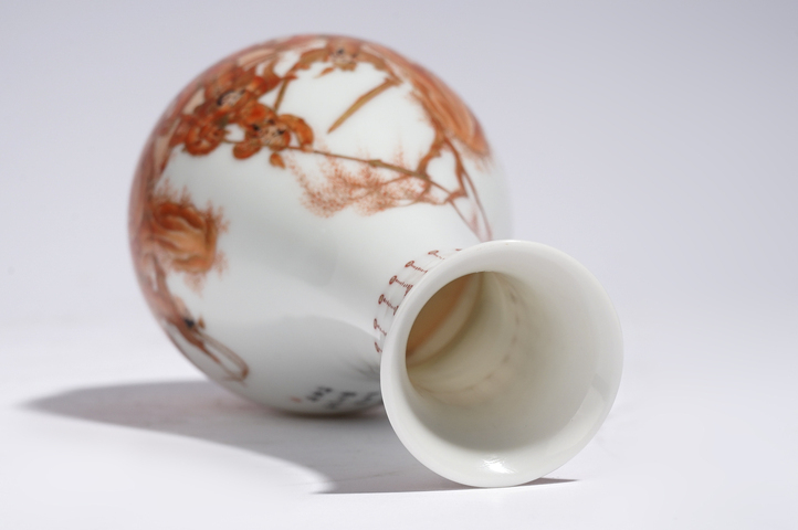 古玩陶瓷民國·礬紅描金三英戰呂布詩文玉壺春瓶真品鑒賞圖