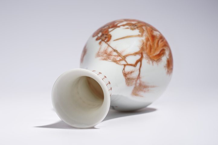 古玩陶瓷民國·礬紅描金三英戰呂布詩文玉壺春瓶真品鑒賞圖