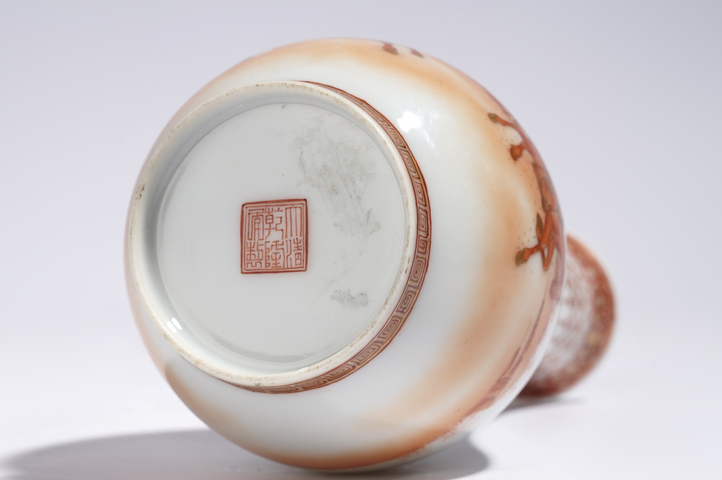 古玩陶瓷民國·礬紅描金三英戰呂布詩文玉壺春瓶真品鑒賞圖