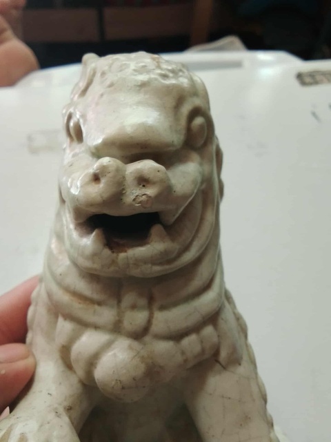 古玩陶瓷獅子塑像真品鑒賞圖