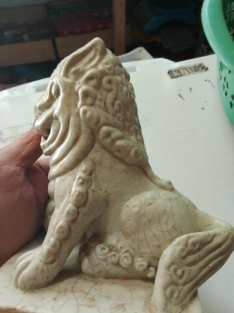 古玩陶瓷獅子塑像真品鑒賞圖