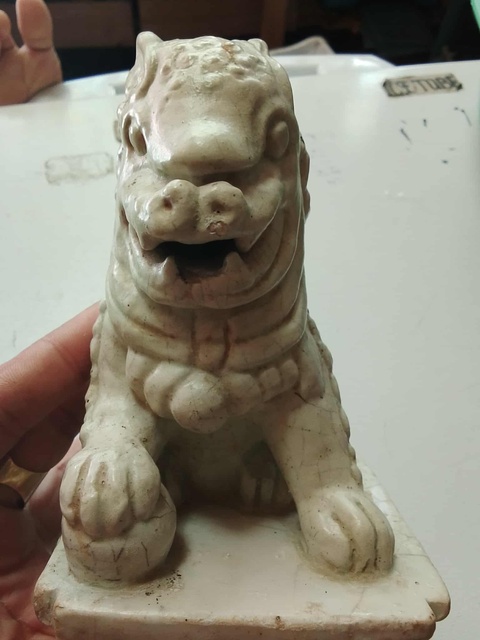 古玩陶瓷獅子塑像真品鑒賞圖