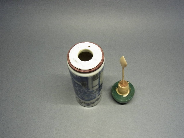 古玩陶瓷青花釉里紅鼻煙壺真品鑒賞圖