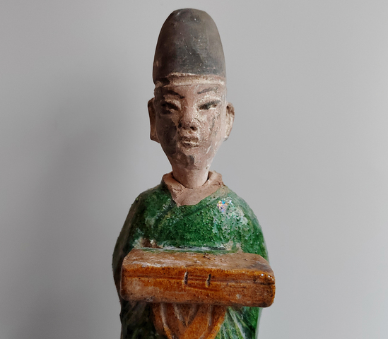 古玩陶瓷明代三彩捧盒人物站立俑拍賣，當前價格152元