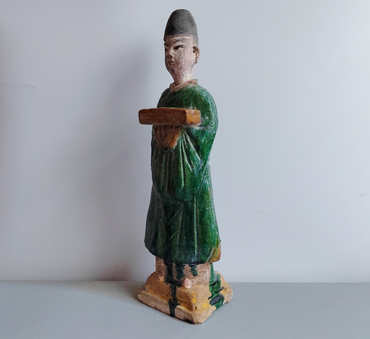 古玩陶瓷明代三彩捧盒人物站立俑拍賣，當前價格152元