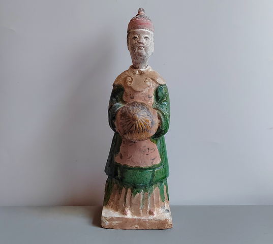 古玩陶瓷明代三彩持傘仕女俑拍賣,當前價格38元