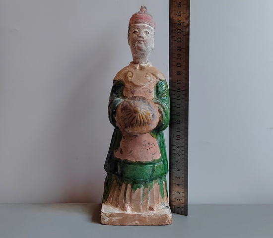 古玩陶瓷明代三彩持傘仕女俑拍賣,當前價格38元