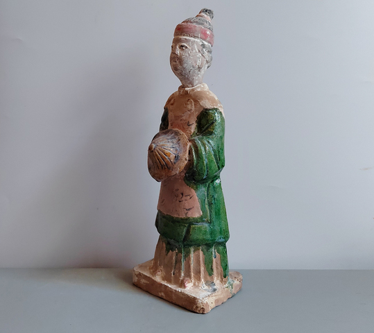 古玩陶瓷明代三彩持傘仕女俑拍賣,當前價格38元