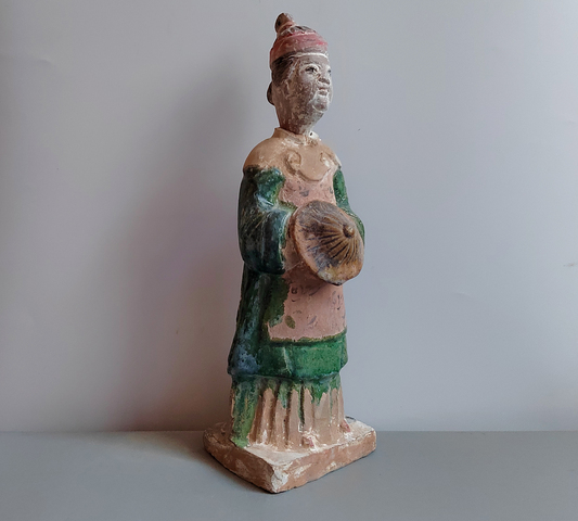 古玩陶瓷明代三彩持傘仕女俑拍賣,當前價格38元