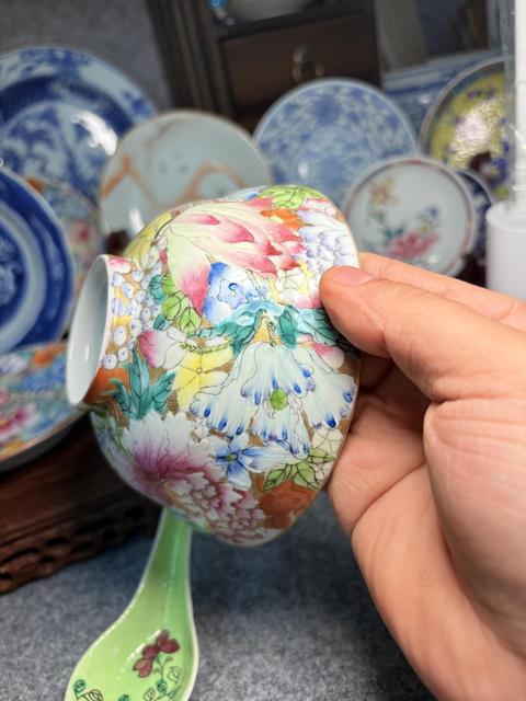 古玩陶瓷民國金地粉彩百花蓋碗真品鑒賞圖