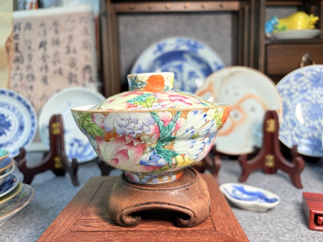 古玩陶瓷民國金地粉彩百花蓋碗真品鑒賞圖