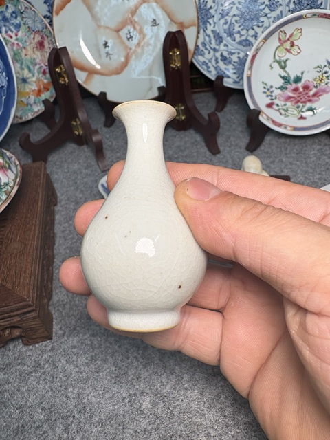 古玩陶瓷清中期哥釉玉壺春瓶真品鑒賞圖