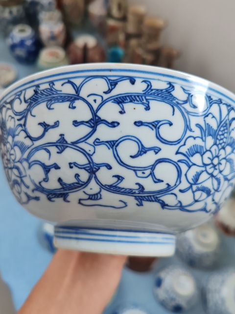 古玩陶瓷青花纏枝花卉紋碗真品鑒賞圖