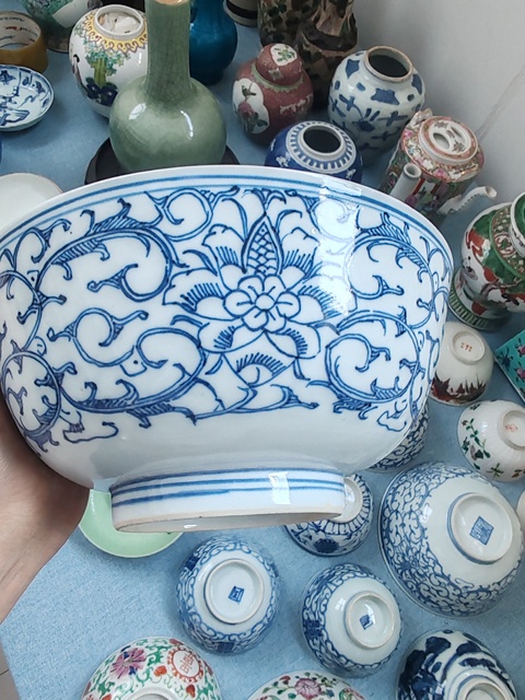 古玩陶瓷青花纏枝花卉紋碗真品鑒賞圖