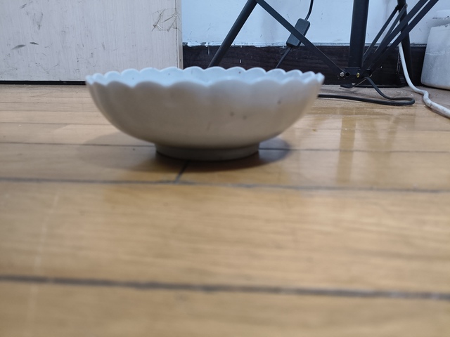 古玩陶瓷清代 白釉菊瓣盤（日本瓷）真品鑒賞圖