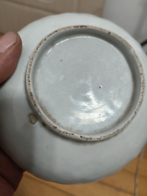 古玩陶瓷清代 白釉菊瓣盤（日本瓷）真品鑒賞圖