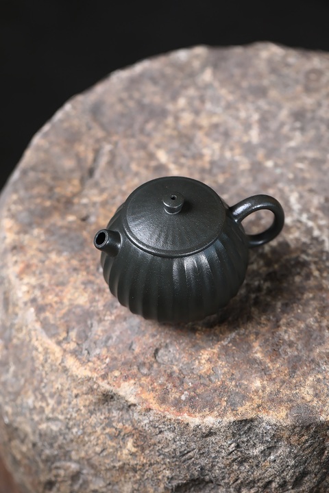 古玩雜項菱瓜壺真品鑒賞圖