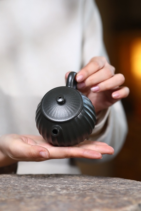 古玩雜項菱瓜壺真品鑒賞圖