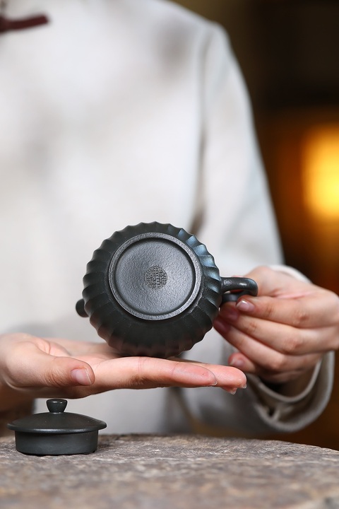 古玩雜項菱瓜壺真品鑒賞圖