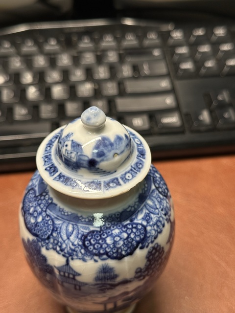 古玩陶瓷哥釉青花山水人物罐真品鑒賞圖