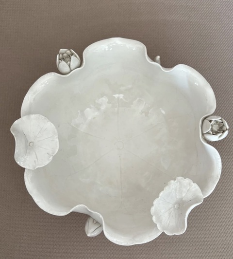古玩陶瓷德化白瓷荷葉洗真品鑒賞圖