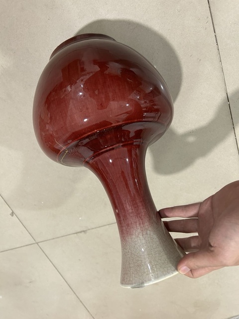 古玩陶瓷紅釉賞瓶真品鑒賞圖