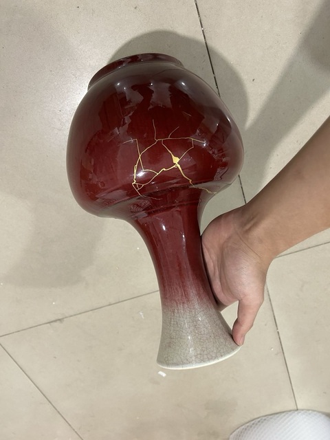 古玩陶瓷紅釉賞瓶真品鑒賞圖