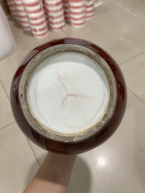 古玩陶瓷紅釉賞瓶真品鑒賞圖