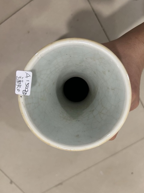 古玩陶瓷紅釉賞瓶真品鑒賞圖