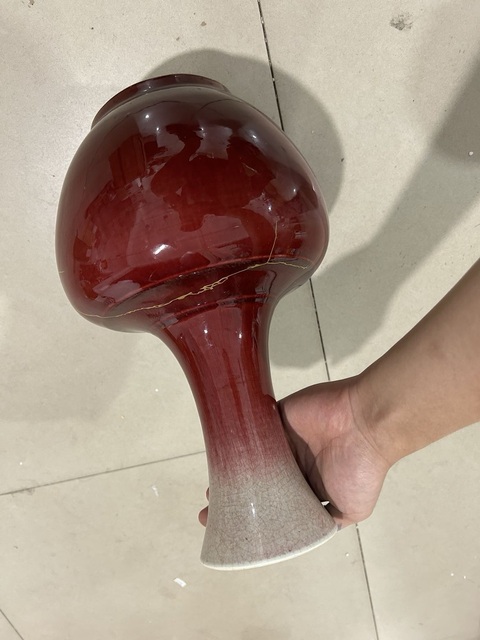 古玩陶瓷紅釉賞瓶真品鑒賞圖