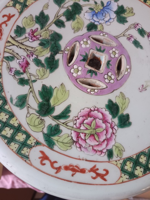 古玩陶瓷花卉紋粉彩繡蹲真品鑒賞圖