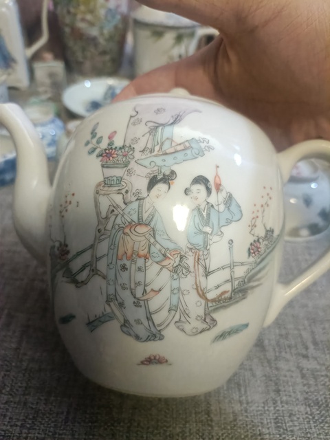 古玩陶瓷民國(guó)粉彩仕女人物茶壺拍賣，當(dāng)前價(jià)格3888元