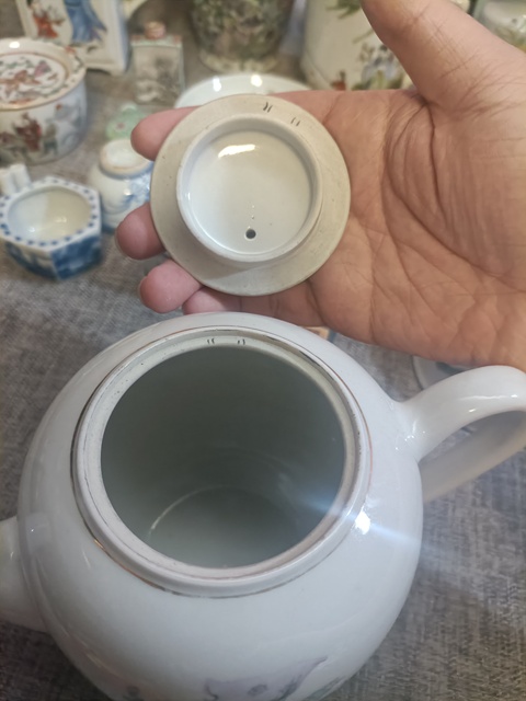 古玩陶瓷民國(guó)粉彩仕女人物茶壺拍賣，當(dāng)前價(jià)格3888元