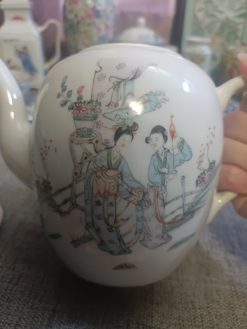 古玩陶瓷民國(guó)粉彩仕女人物茶壺拍賣，當(dāng)前價(jià)格3888元