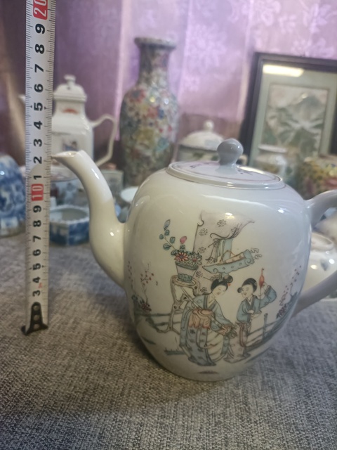 古玩陶瓷民國(guó)粉彩仕女人物茶壺拍賣，當(dāng)前價(jià)格3888元