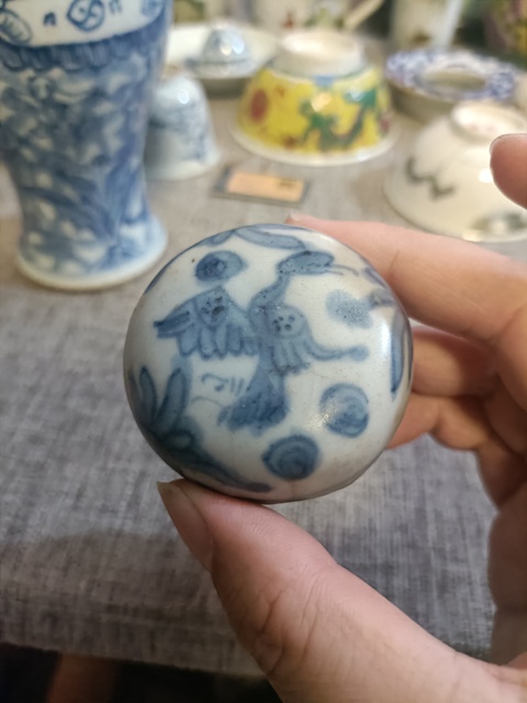 古玩陶瓷明萬(wàn)歷青花云鶴紋蓋盒拍賣，當(dāng)前價(jià)格2888元