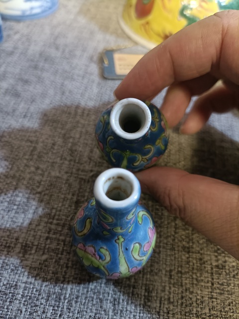 古玩陶瓷民國藍地粉彩花卉紋天球瓶拍賣，當前價格2888元