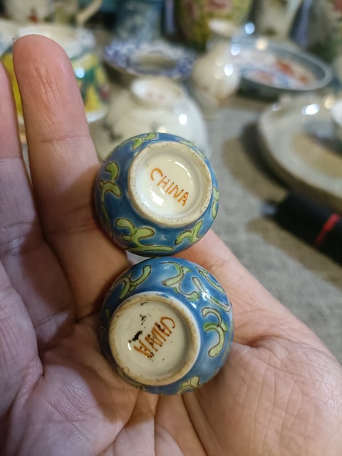 古玩陶瓷民國藍地粉彩花卉紋天球瓶拍賣，當前價格2888元