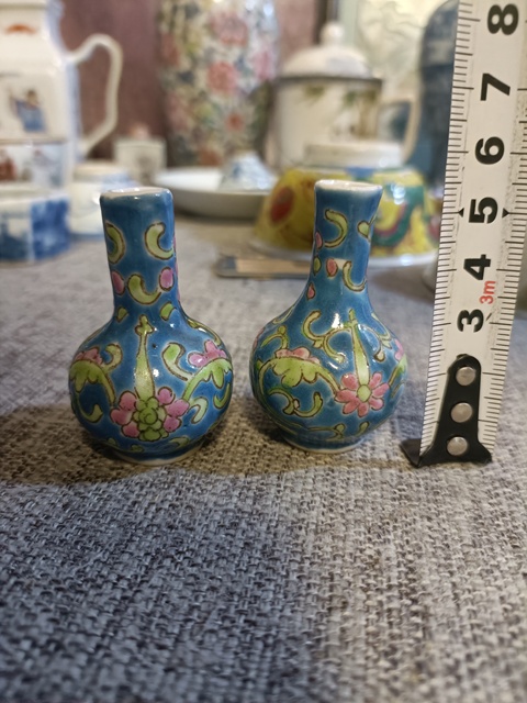 古玩陶瓷民國藍地粉彩花卉紋天球瓶拍賣，當前價格2888元